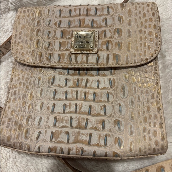 NWOT Dooney and Bourke Croc Embossed Leather Crossbody Bag Nile Collection - Picture 2 of 14